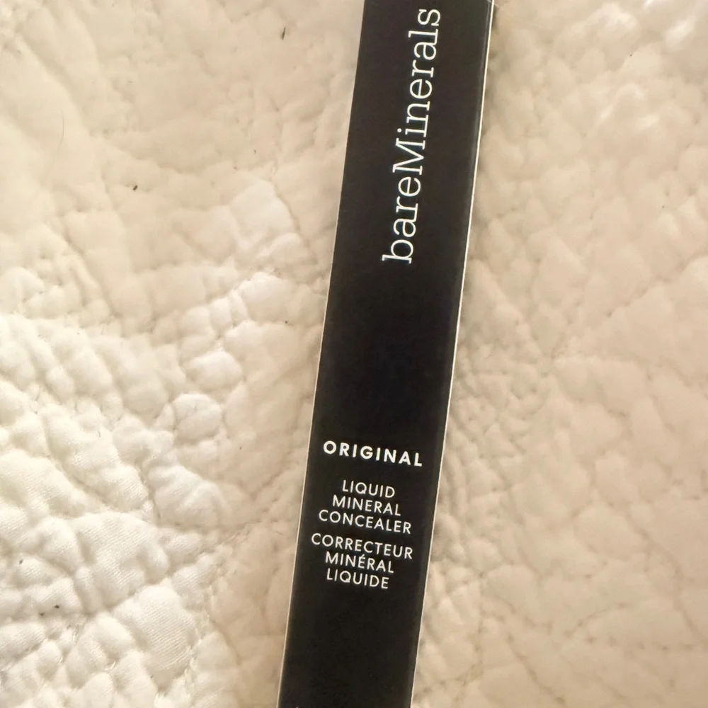 bareMinerals Original Liquid Mineral Concealer - Light/Medium 2.5W, New in Box